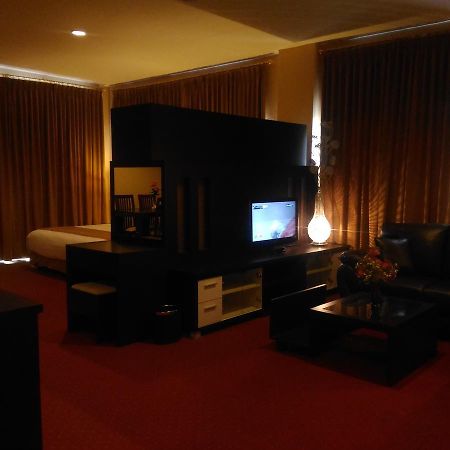 Grand Royal Taliwang Hotel Esterno foto