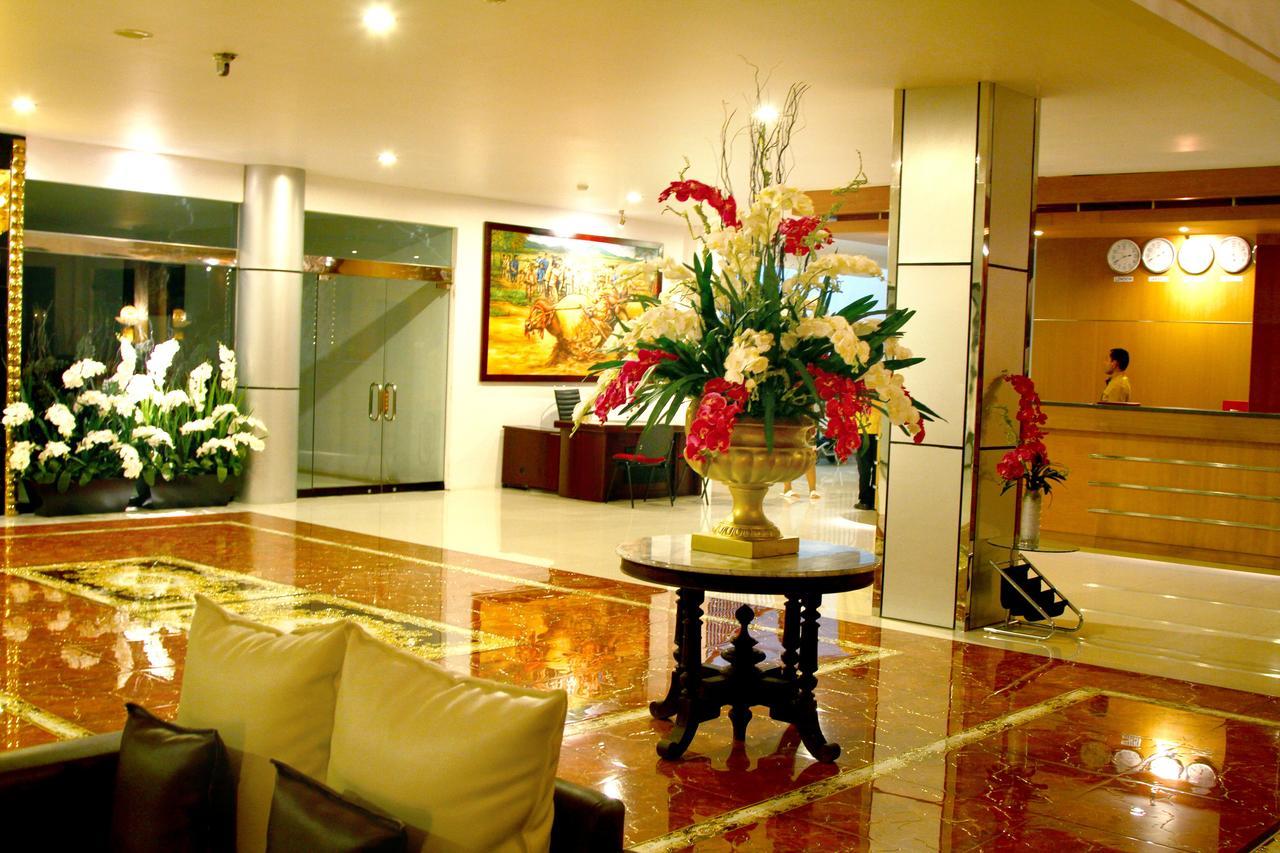 Grand Royal Taliwang Hotel Esterno foto