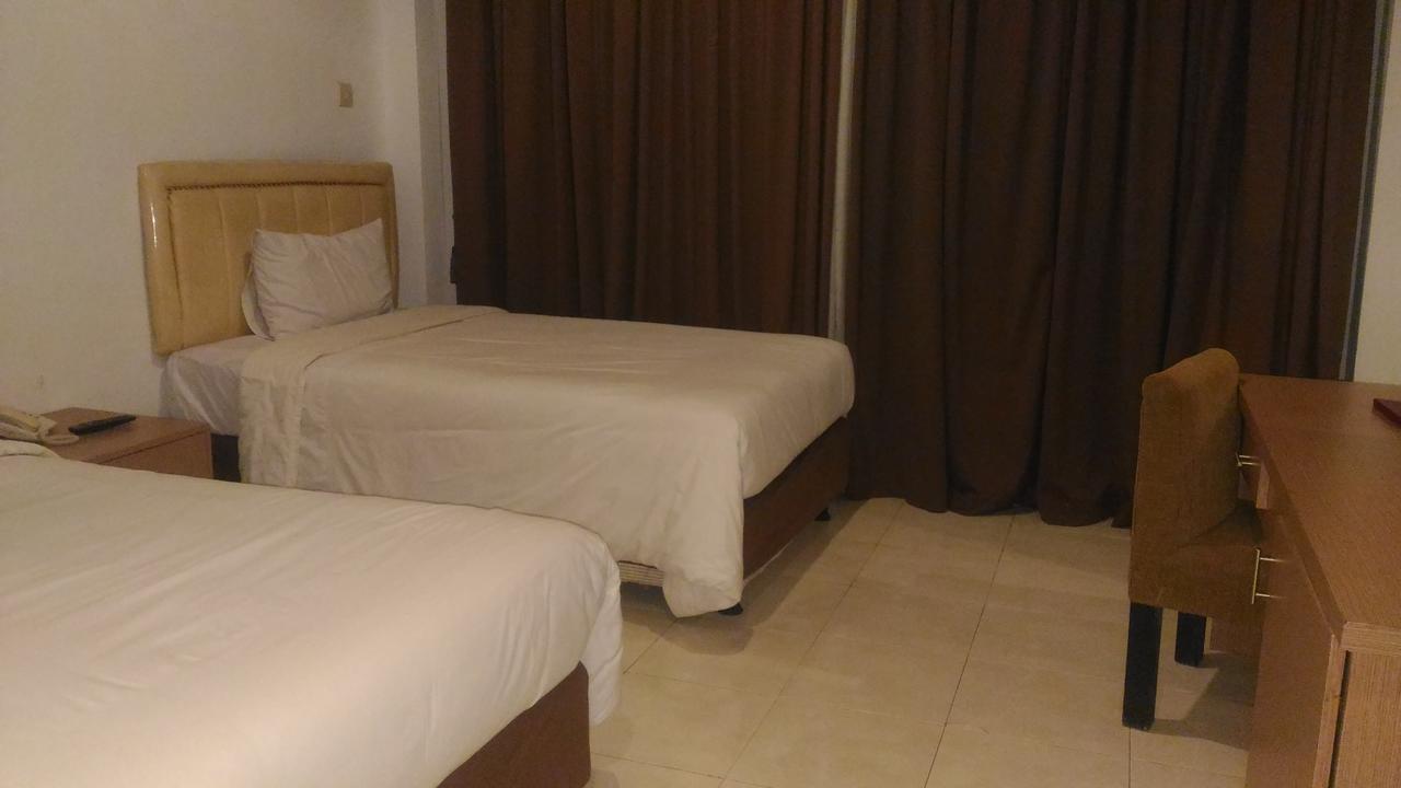 Grand Royal Taliwang Hotel Esterno foto