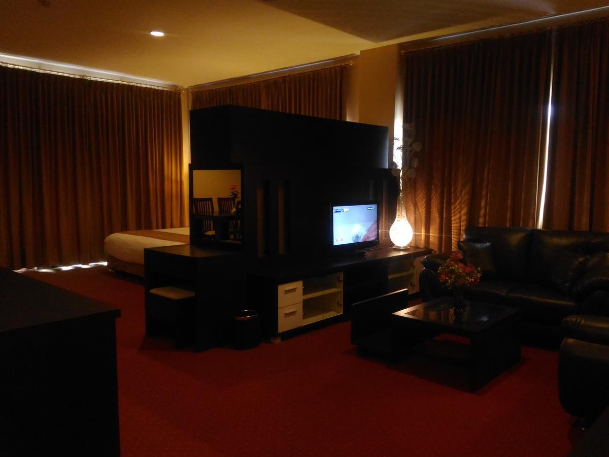 Grand Royal Taliwang Hotel Esterno foto