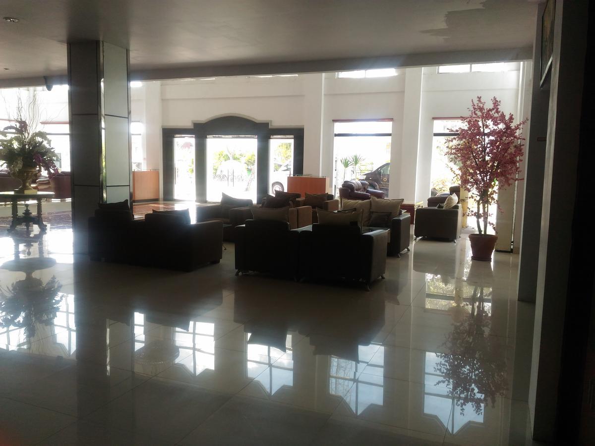 Grand Royal Taliwang Hotel Esterno foto