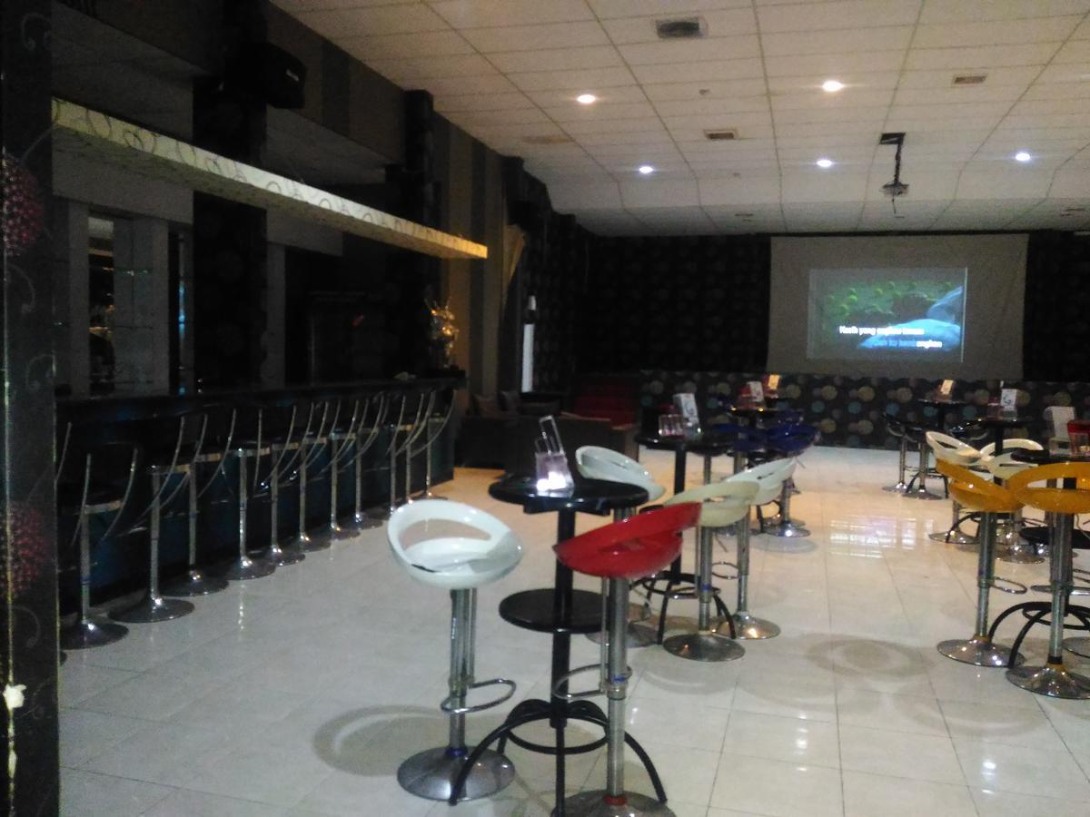 Grand Royal Taliwang Hotel Esterno foto