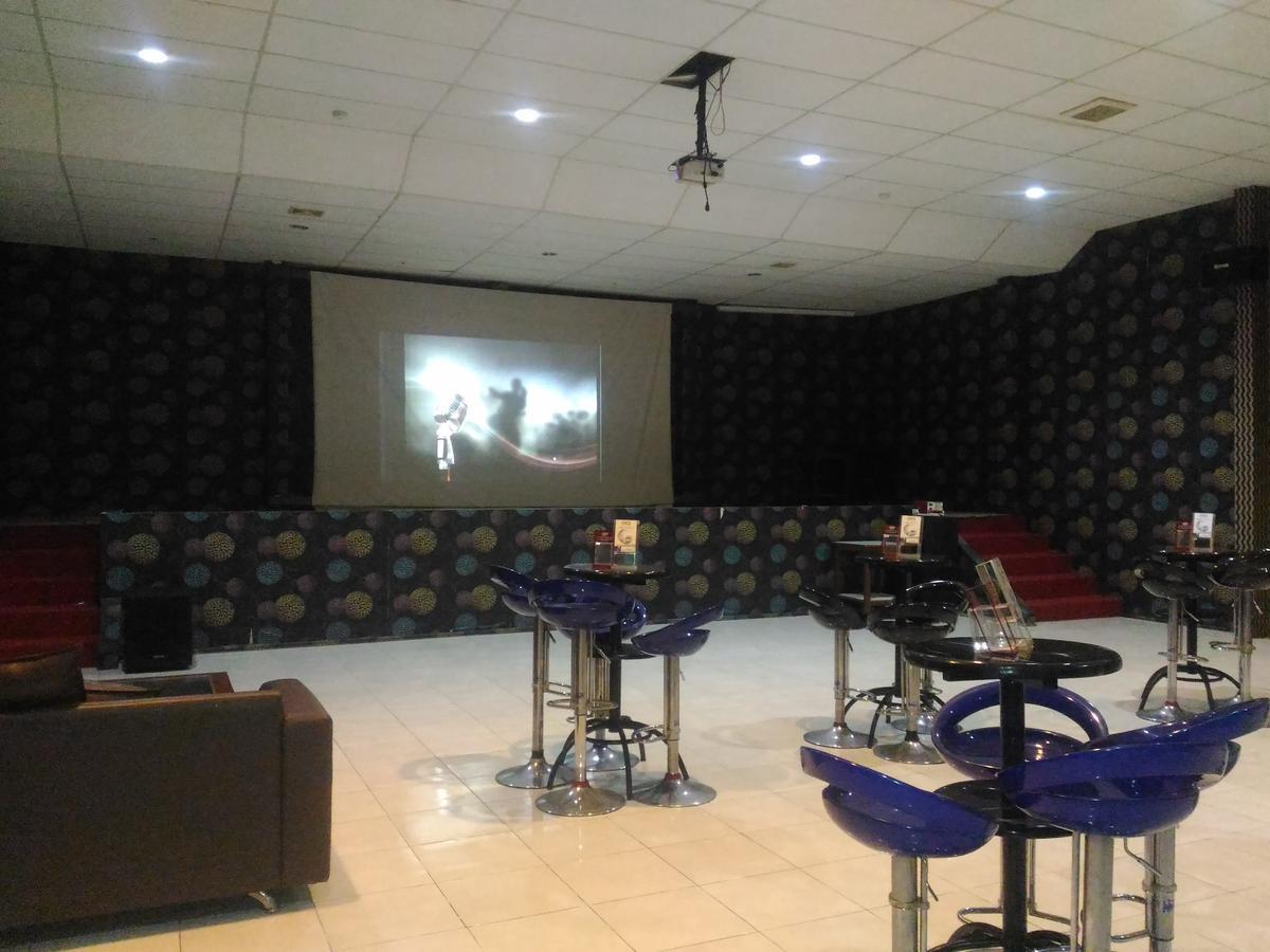 Grand Royal Taliwang Hotel Esterno foto