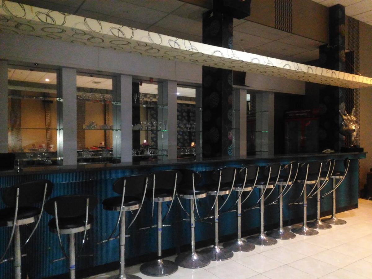 Grand Royal Taliwang Hotel Esterno foto